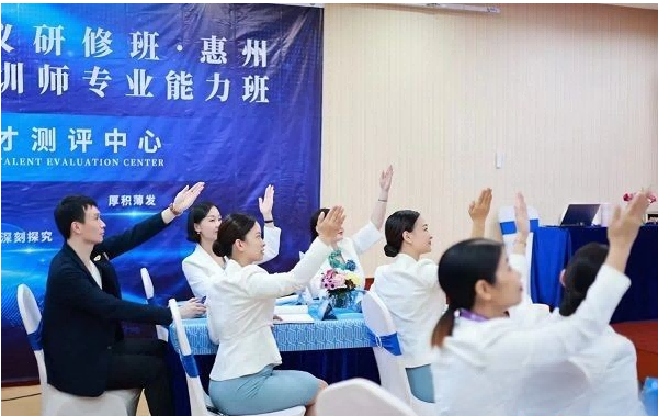 謝瑾:謝瑾老師：專業能力班Day1授課見證