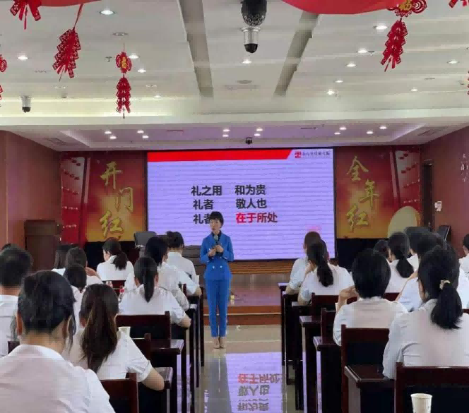 張慧蓮:國學禮儀培訓